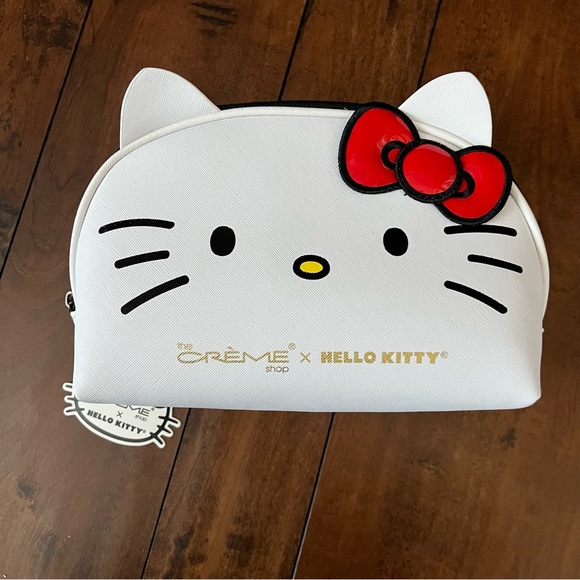 The crème shop x Hello Kitty cosmetics bag and eye gel eye masks - Picture 4 of 14